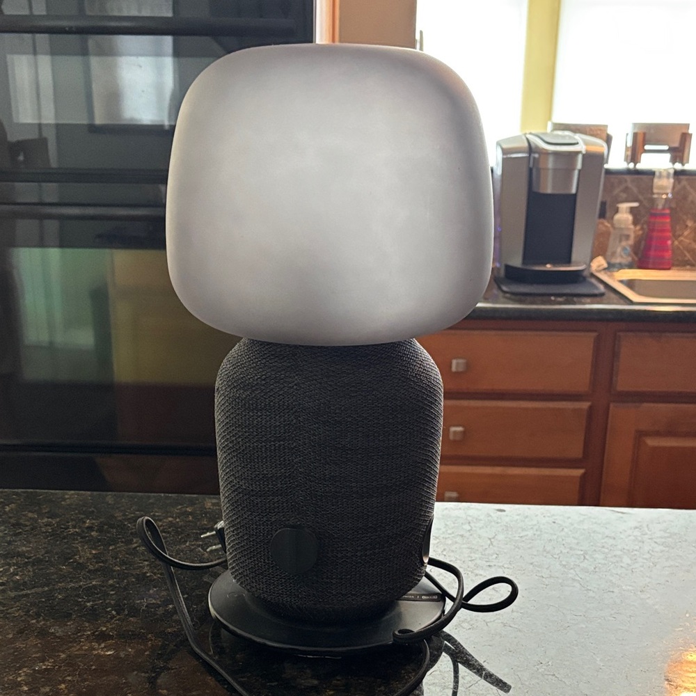 IKEA combo black lamp /speaker
